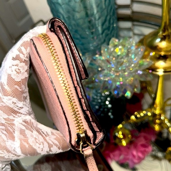 Authentic GUCCI Interlocking G Logo Leather Long Trifold Wallet - Picture 3 of 16